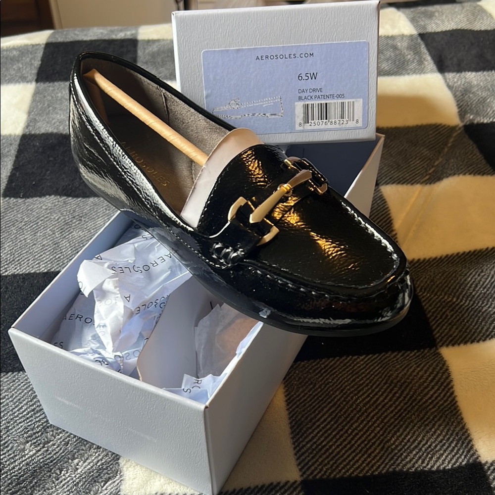 Aerosoles Day Drive Glossy Black Patente -005 Loafers with Gold Detail size 6.5W
